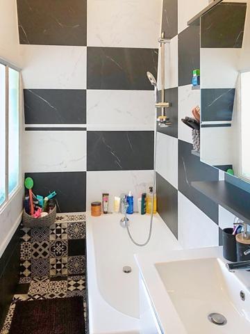 Appartement traversant. T3 de belle superficie.