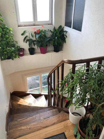 Appartement traversant. T3 de belle superficie.