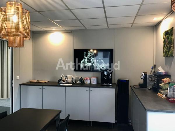 Bureaux à louer ou à vendre à Wasquehal avec 33 places de parking privatives