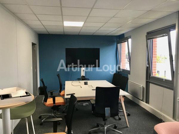 Bureaux à louer ou à vendre à Wasquehal avec 33 places de parking privatives
