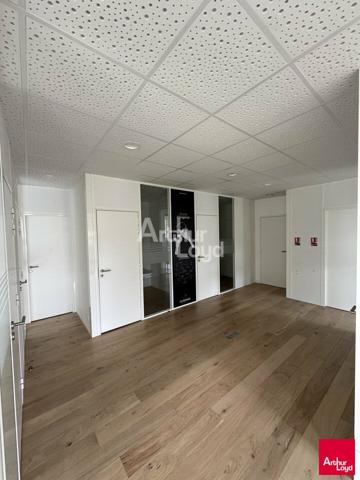 Bureaux neufs de 75m² avec une belle visibilité sur axe passant - VITRE