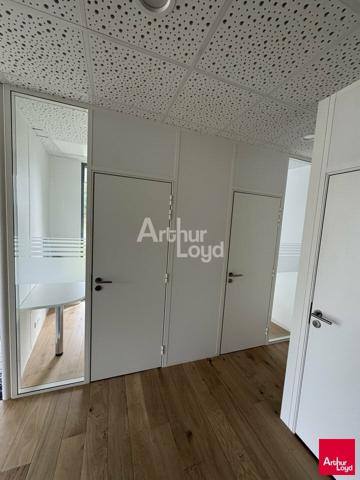 Bureaux neufs de 75m² avec une belle visibilité sur axe passant - VITRE