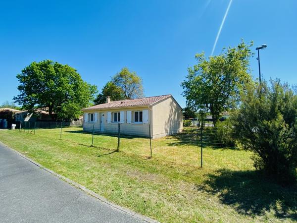Maison rénovée de plain-pied avec 3 chambres et jardin – Hourtin 278 000 €