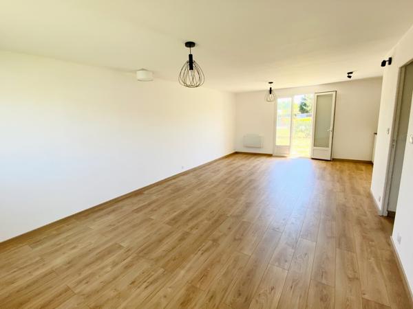 Maison rénovée de plain-pied avec 3 chambres et jardin – Hourtin 278 000 €