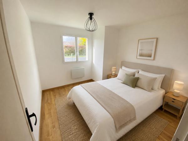 Maison rénovée de plain-pied avec 3 chambres et jardin – Hourtin 278 000 €