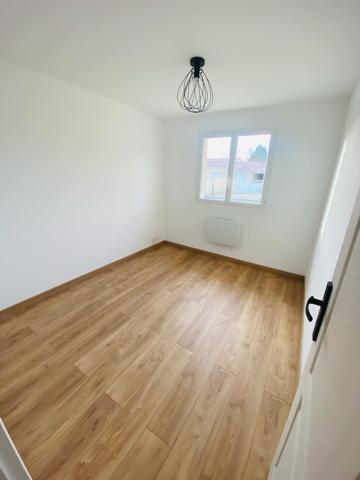 Maison rénovée de plain-pied avec 3 chambres et jardin – Hourtin 278 000 €