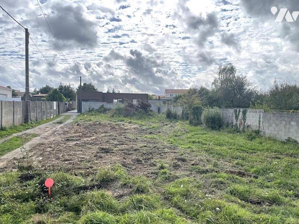 A VENDRE - BOUGUENAIS - Beau-soleil - En second rideau - Terrain à batir d'env 337m².