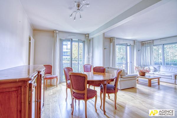 Versailles Glatigny - Appartement 4 pièces 98 m² 1er étage avec ascenseur, balcon, cave et box 698 000 € **  - Référence  28104
