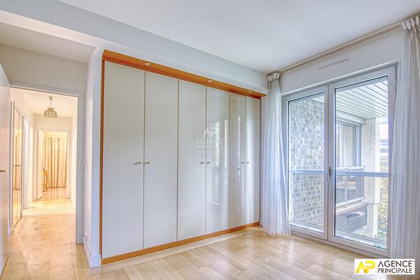 Versailles Glatigny - Appartement 4 pièces 98 m² 1er étage avec ascenseur, balcon, cave et box 698 000 € **  - Référence  28104
