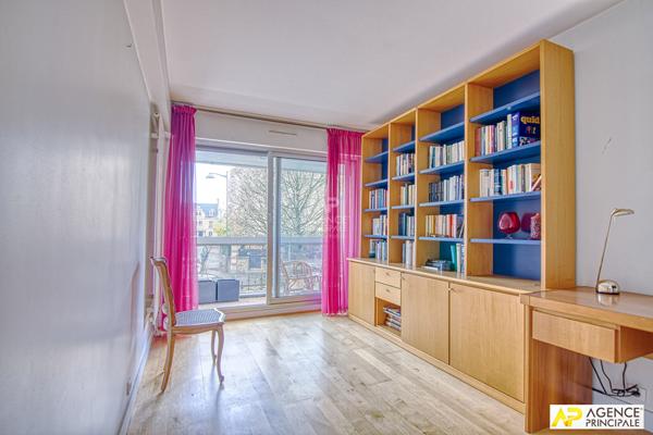 Versailles Glatigny - Appartement 4 pièces 98 m² 1er étage avec ascenseur, balcon, cave et box 698 000 € **  - Référence  28104