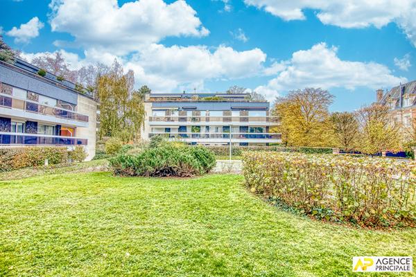 Versailles Glatigny - Appartement 4 pièces 98 m² 1er étage avec ascenseur, balcon, cave et box 698 000 € **  - Référence  28104