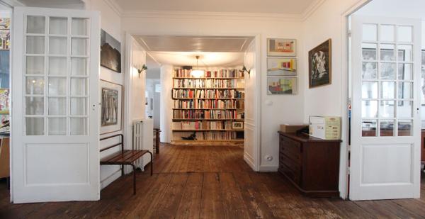 L'EXCEPTIONNELLE BULLE DE VERDURE EN CENTRE HISTORIQUE, UN VASTE APPARTEMENT, SES LOGIS ANNEXES, SA TERRASSE & SON JARDIN LUXURIANT. - L'agence Immobilier & Associés