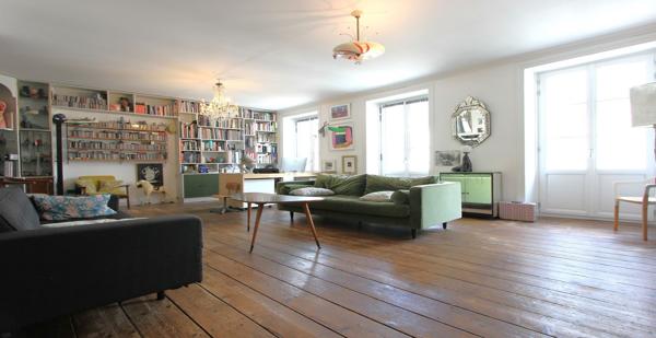 L'EXCEPTIONNELLE BULLE DE VERDURE EN CENTRE HISTORIQUE, UN VASTE APPARTEMENT, SES LOGIS ANNEXES, SA TERRASSE & SON JARDIN LUXURIANT. - L'agence Immobilier & Associés