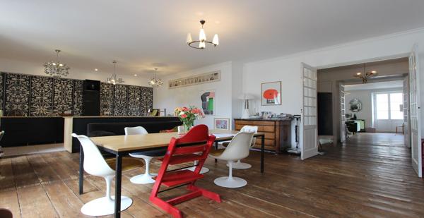 L'EXCEPTIONNELLE BULLE DE VERDURE EN CENTRE HISTORIQUE, UN VASTE APPARTEMENT, SES LOGIS ANNEXES, SA TERRASSE & SON JARDIN LUXURIANT. - L'agence Immobilier & Associés