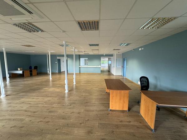 BALLAN MIRE BUREAUX A LOUER 440 M² PARKINGS