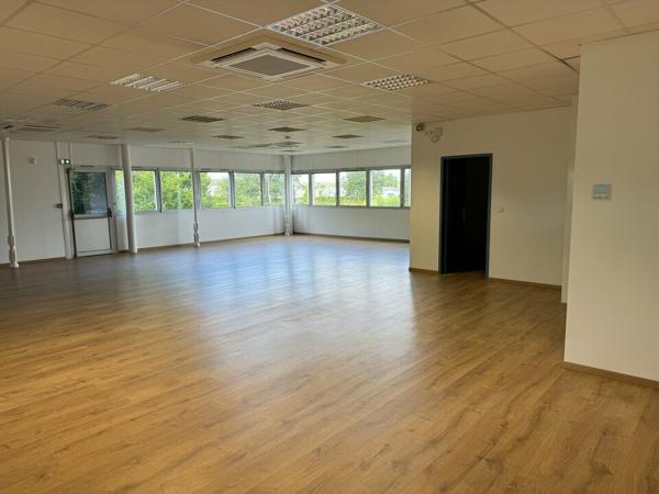 BALLAN MIRE BUREAUX A LOUER 440 M² PARKINGS