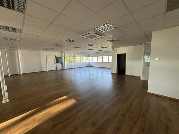 BALLAN MIRE BUREAUX A LOUER 440 M² PARKINGS