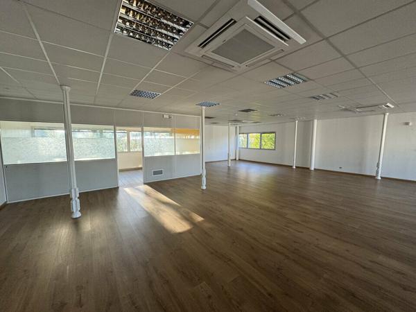 BALLAN MIRE BUREAUX A LOUER 440 M² PARKINGS