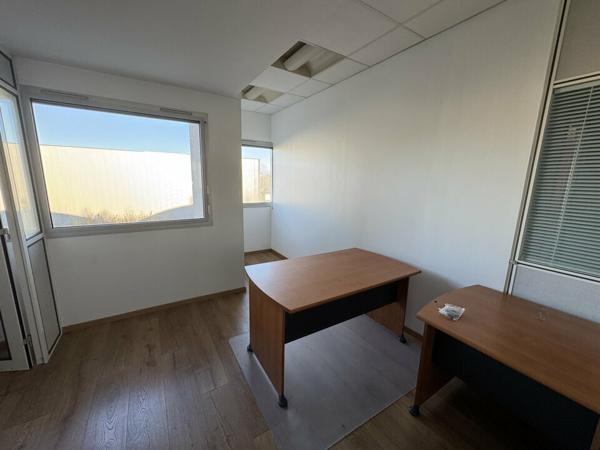 BALLAN MIRE BUREAUX A LOUER 440 M² PARKINGS