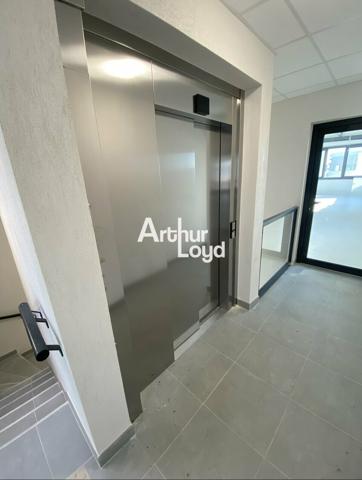 Location de bureaux de 103 m² environ en R+1 - Fréjus
