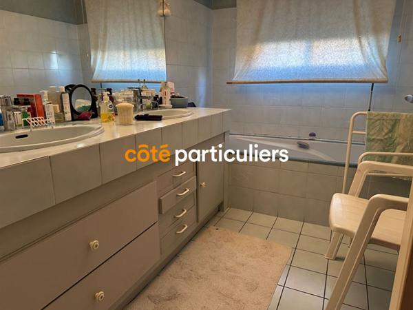 Vente Maison196 m² - 8 Pièces - MUR SUR ALLIER (63115)