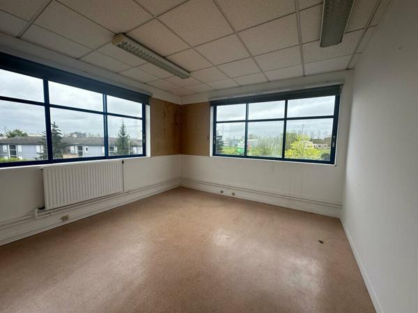 A LOUER BUREAUX DE 50 m² environ - ZONE NORD LA ROCHE SUR YON