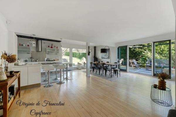 Sucy-en-Brie, Maison d'exception, parcelle de 800m², 259m² au sol, 4 chambres, 3 terrasses, jardin, garage, sous-sol