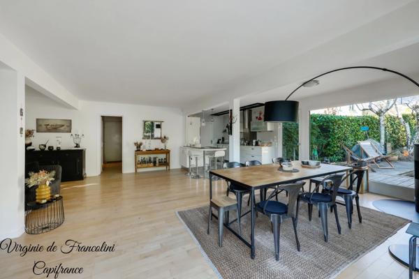 Sucy-en-Brie, Maison d'exception, parcelle de 800m², 259m² au sol, 4 chambres, 3 terrasses, jardin, garage, sous-sol