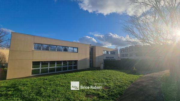 Bureaux à louer à Saint-Didier-au-Mont-d'Or proche Lyon parc tertiaire rénové