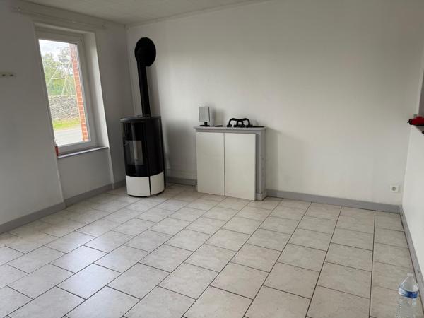 Jolie maison avec  un terrain attenant.