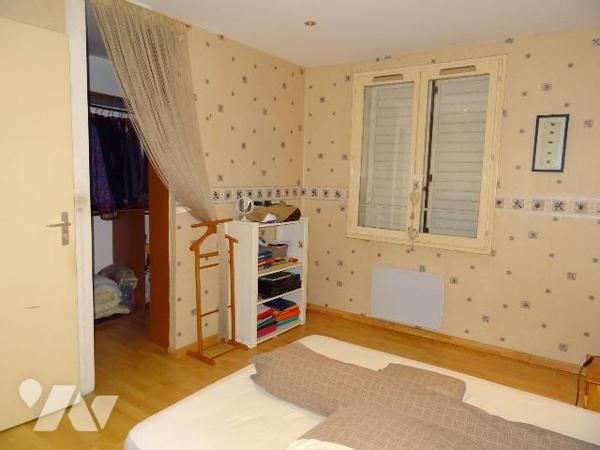 Chauvigny, Ville haute,  Maison d'environ 113 m² offrant: une entrée, une cuisine, un séjour, u...