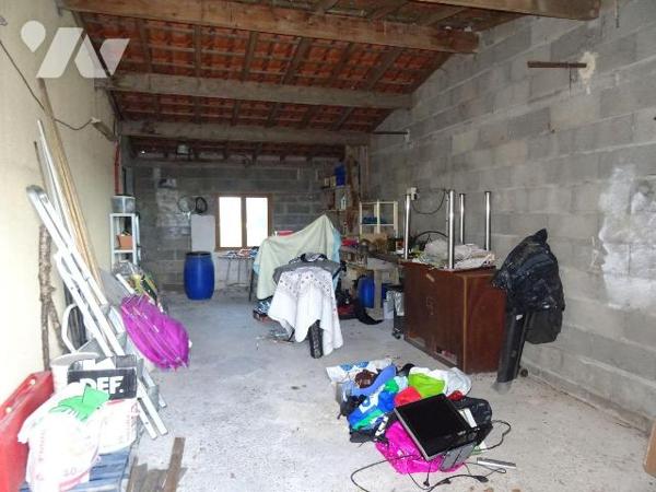 Chauvigny, Ville haute,  Maison d'environ 113 m² offrant: une entrée, une cuisine, un séjour, u...