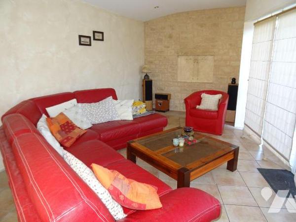 Chauvigny, Ville haute,  Maison d'environ 113 m² offrant: une entrée, une cuisine, un séjour, u...