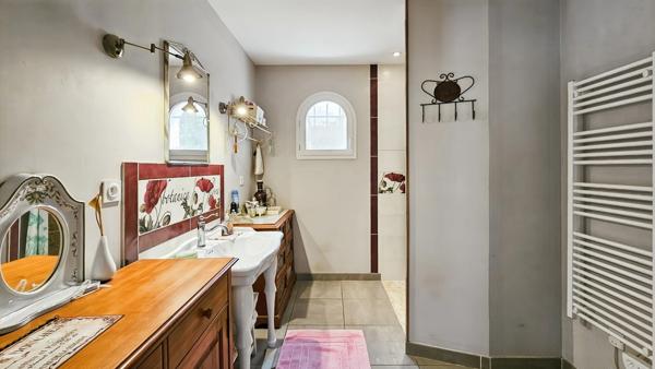Maison de plain-pied – 132 m² avec garage– Terrain 1 000 m² – Économique et immédiatement habitable à vendre 5 pièces MOMERES (65)