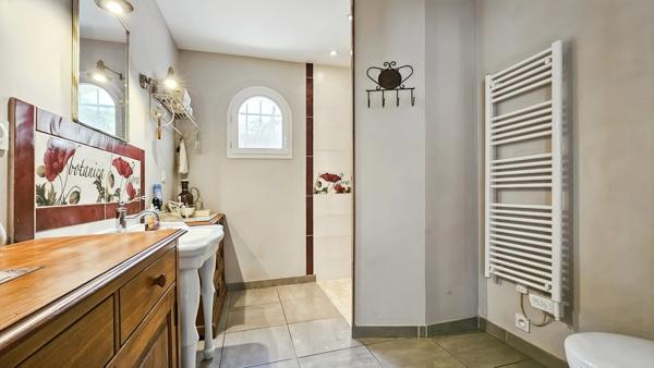 Maison de plain-pied – 132 m² avec garage– Terrain 1 000 m² – Économique et immédiatement habitable à vendre 5 pièces MOMERES (65)
