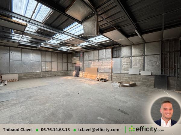 Local Commercial
         3 pièces
        - 974 m² 690 000 €*