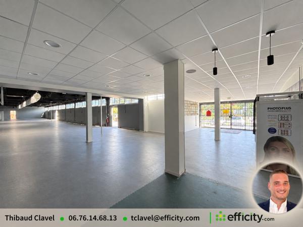 Local Commercial
         3 pièces
        - 974 m² 690 000 €*