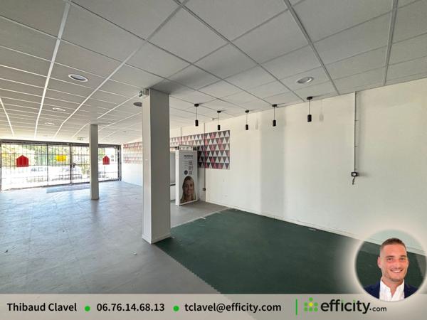 Local Commercial
         3 pièces
        - 974 m² 690 000 €*