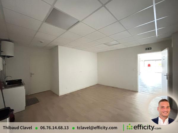 Local Commercial
         3 pièces
        - 974 m² 690 000 €*