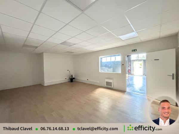 Local Commercial
         3 pièces
        - 974 m² 690 000 €*