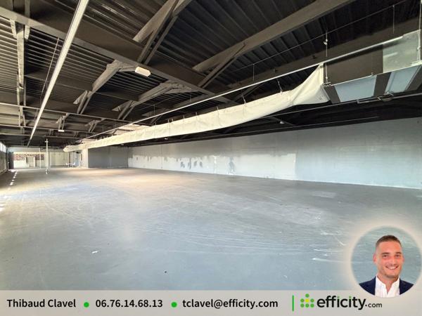Local Commercial
         3 pièces
        - 974 m² 690 000 €*