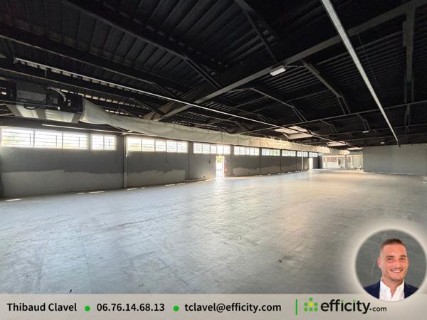 Local Commercial
         3 pièces
        - 974 m² 690 000 €*