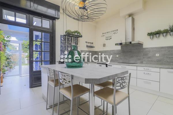 Maison
         8 pièces
        - 190 m² Exclusivité 389 000 € *