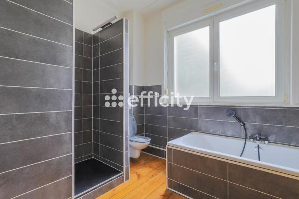 Maison
         8 pièces
        - 190 m² Exclusivité 389 000 € *