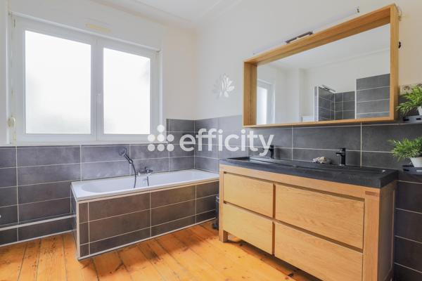 Maison
         8 pièces
        - 190 m² Exclusivité 389 000 € *