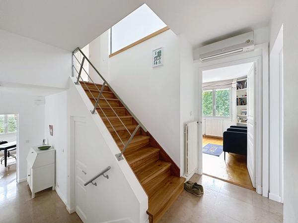 Superbe propriété de 271 m2 habitable ,salle de cinéma équipée  , proche du centre de Cahors