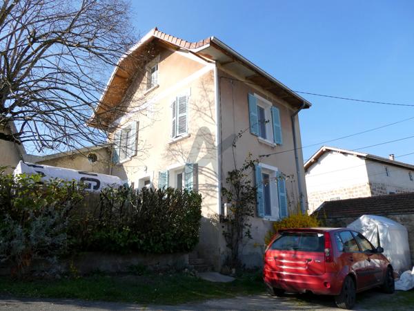 Ancienne usine de tissage avec habitation et terrain constructible