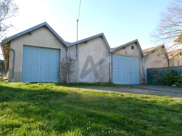 Ancienne usine de tissage avec habitation et terrain constructible