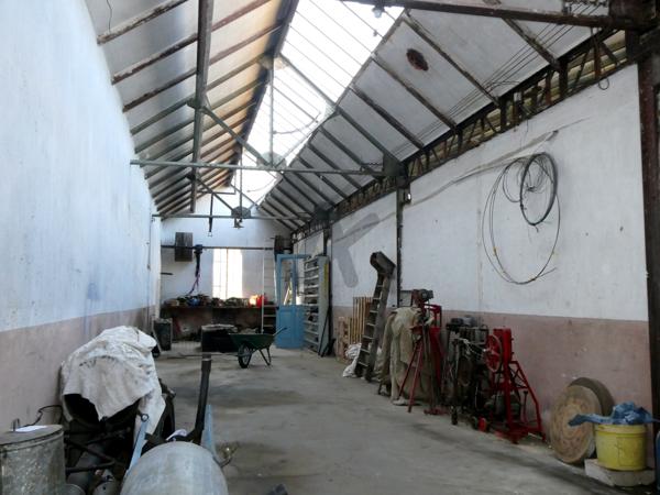 Ancienne usine de tissage avec habitation et terrain constructible