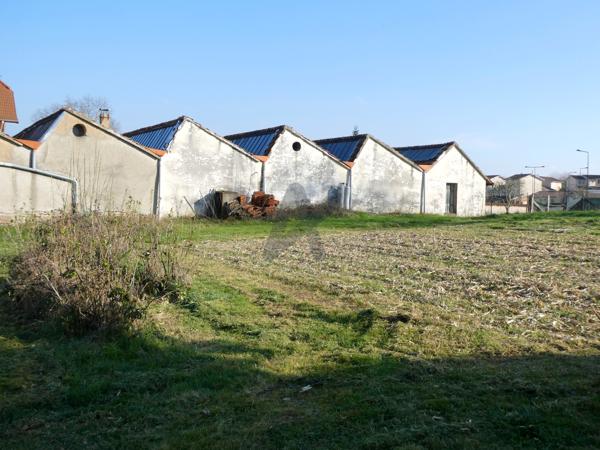 Ancienne usine de tissage avec habitation et terrain constructible